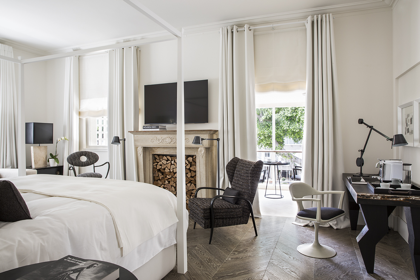 Classic room with fireplace