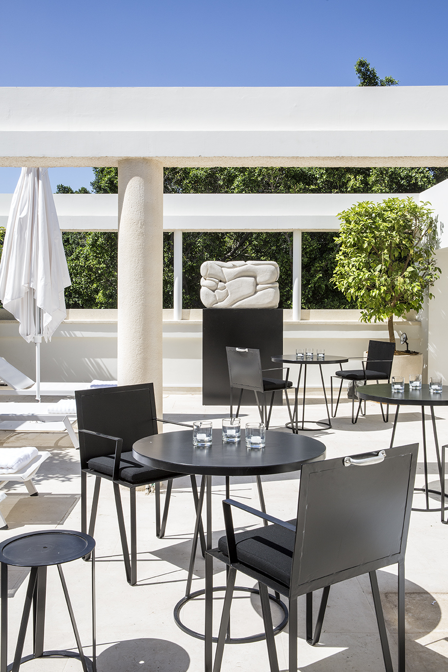 Courtyard patio at White Villa